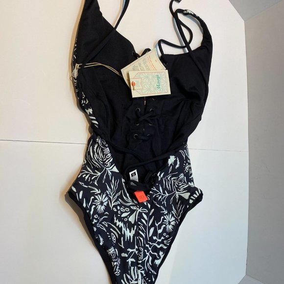 NWT Maaji Lace-Up REVERSIBLE One Piece - Picture 6 of 12